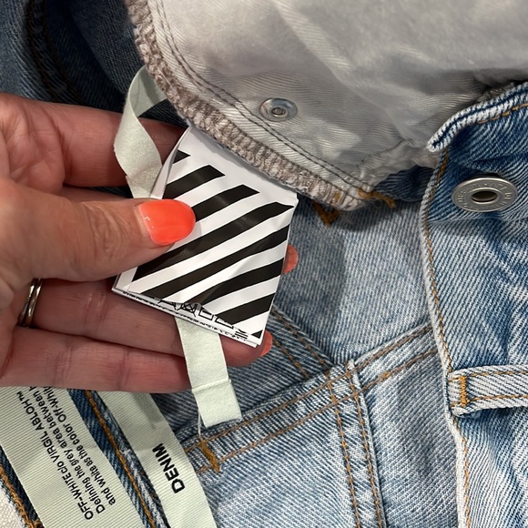 OFF-WHITE Degrade Denim Shorts - Picture 12 of 14